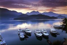 http://www.go2taiwan.net/upload/blog/sun-moon-lake-boats.jpg